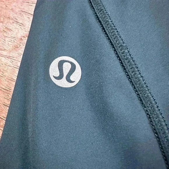 Lululemon Run The Day 7/8 Tight (25") Size 6 
Submarine /  Black - Picture 12 of 13
